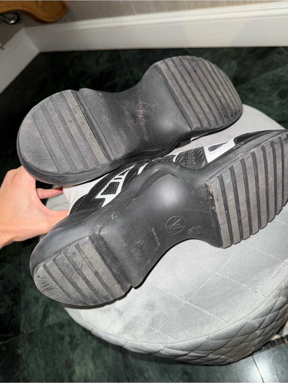 Authentic Louis Vuitton Archlite Sneaker - Picture 2 of 6